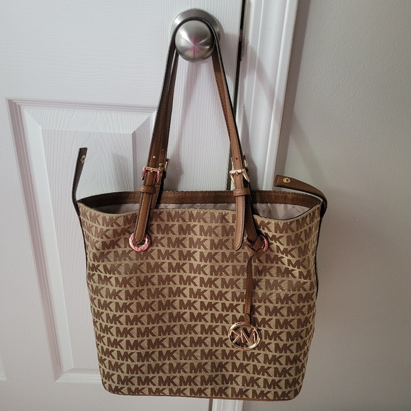 Michael Kors Jet Set Grab Bag Jacquard MK signature. - Picture 6 of 16